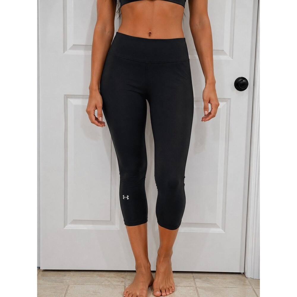 Under Armour Black Cropped Leggings HeatGear Athletic Running Gym Yoga Pants NWT